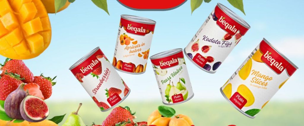 فراولة ،المشمش نصفين,نصفي الكمثرى،كادوتا التين,شرائح المانجو في بيت المانجو,Strawberries ,apricots halves,pear halves,kadota figs,mango slices in mango joise